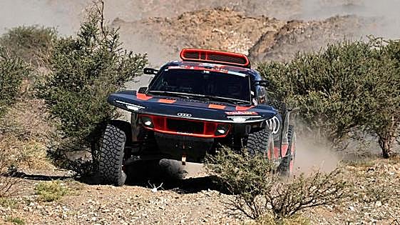 Golpe de suerte para Carlos Sainz y pifia de Loeb