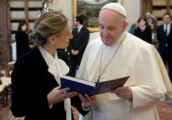 Yolanda Díaz visita al Papa en 2021.