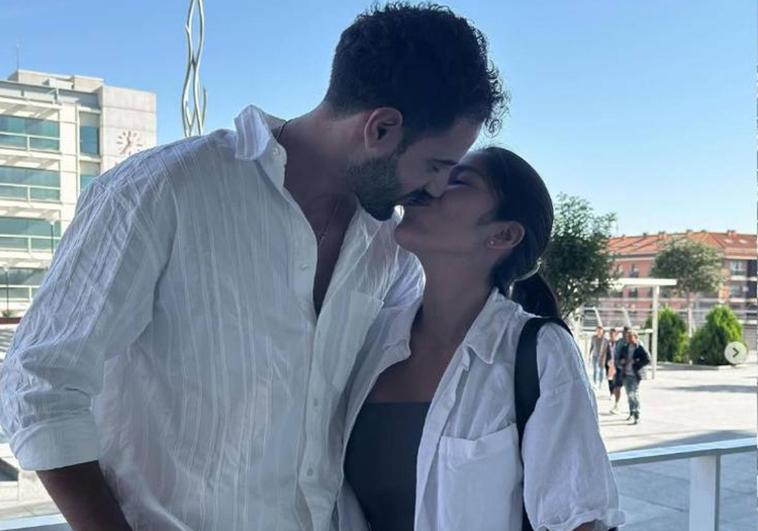 Isa Pantoja y Asraf Benon tras su boda