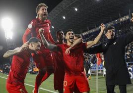 Los jugadores del Sevilla celebran el segundo gol de Isaac Romero ante el Getafe.