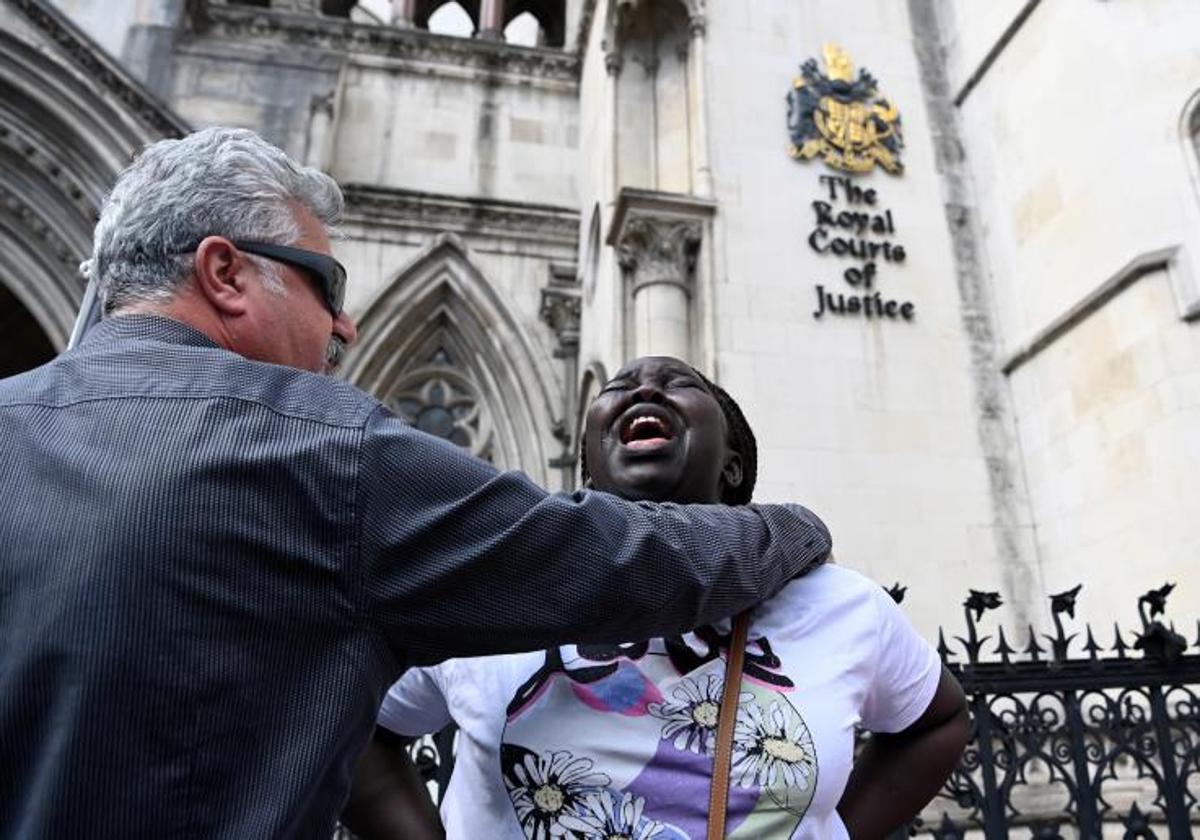 Imagen de archivo de una protesta en Londres contra el plan del Gobierno británico para deportar migrantes a Ruanda.