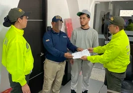 Los agentes de frontera entregan a la Policía de Colombia a Higuera