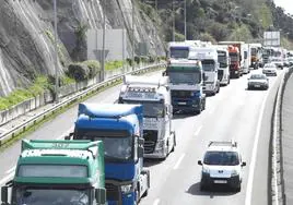 La UE acuerda reducir las emisiones de camiones y autobuses un 90% para 2040