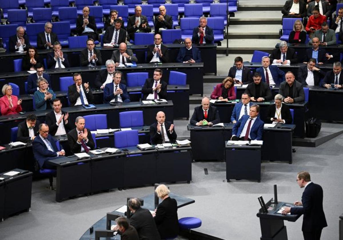 Alemania facilita la concesión de la ciudadanía pero endurece la ley de asilo