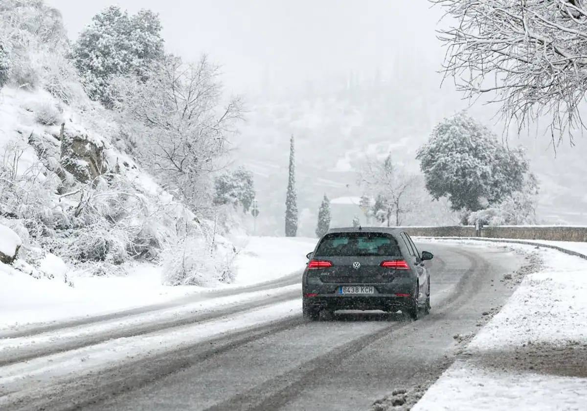 Nieve en la carretera