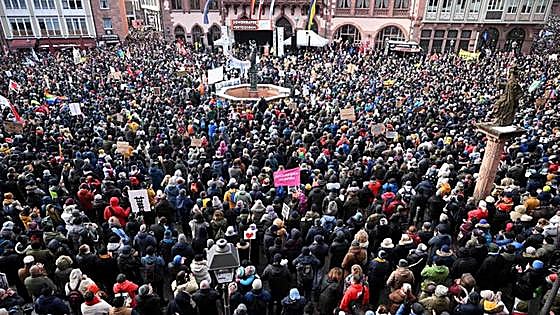 Decenas de miles de personas se suman a las protestas contra la ultraderecha alemana
