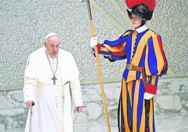 El Papa Francisco encabeza su audiencia general semanal en el Vaticano.
