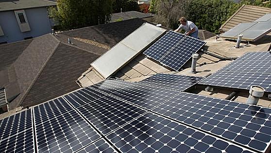 «En 2023 en los tejados españoles hubo más potencia acumulada que en el parque nuclear nacional»