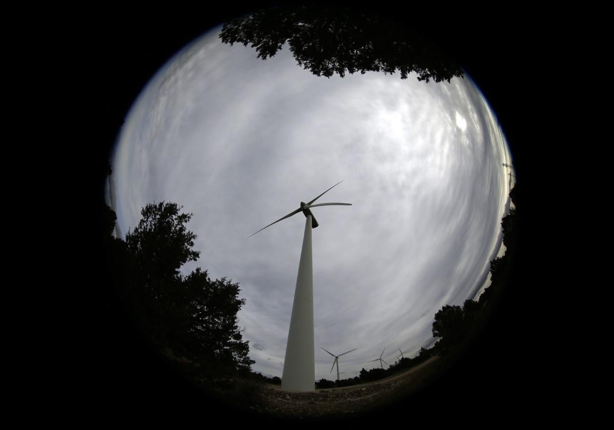 Turbinas de viento en la central eólica en Maranchon (Guadalajara)