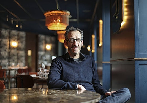 Ricardo Menéndez Salmón ha publicado 'Los muebles del mundo', un libro de cuentos con el que abandona el género.