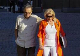 José María Enríquez Negreira y su esposa, en Madrid.