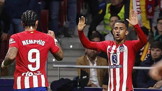 Lino y Memphis someten al Valencia en el Metropolitano