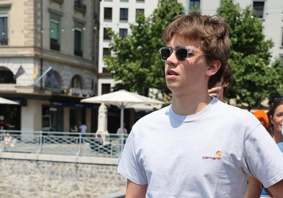 Miguel Urdangarin saliendo del hotel donde almuerza la familia antes de la graduación de Irene Urdangarin, a 16 de junio de 2023, en Ginebra (Suiza).