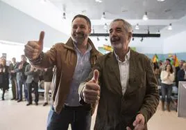 Abascal, ayer, junto al candidato de Vox a la Xunta, Alvaro Diaz-Mella.