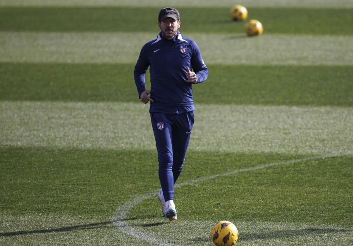 Simeone, durante el último entrenamiento del Atlético previo al duelo ante el Rayo.