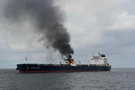 El buque británico 'Martin Luanda' fue alcanzado por un misil el pasado sábado.