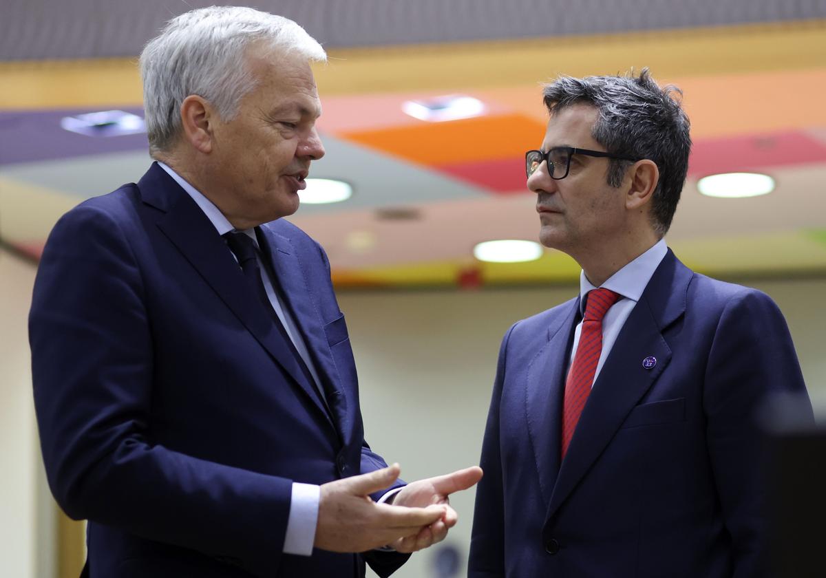 Didier Reynders, comisario de Justicia de la UE, junto a Félix Bolaños, ministro de Justicia.