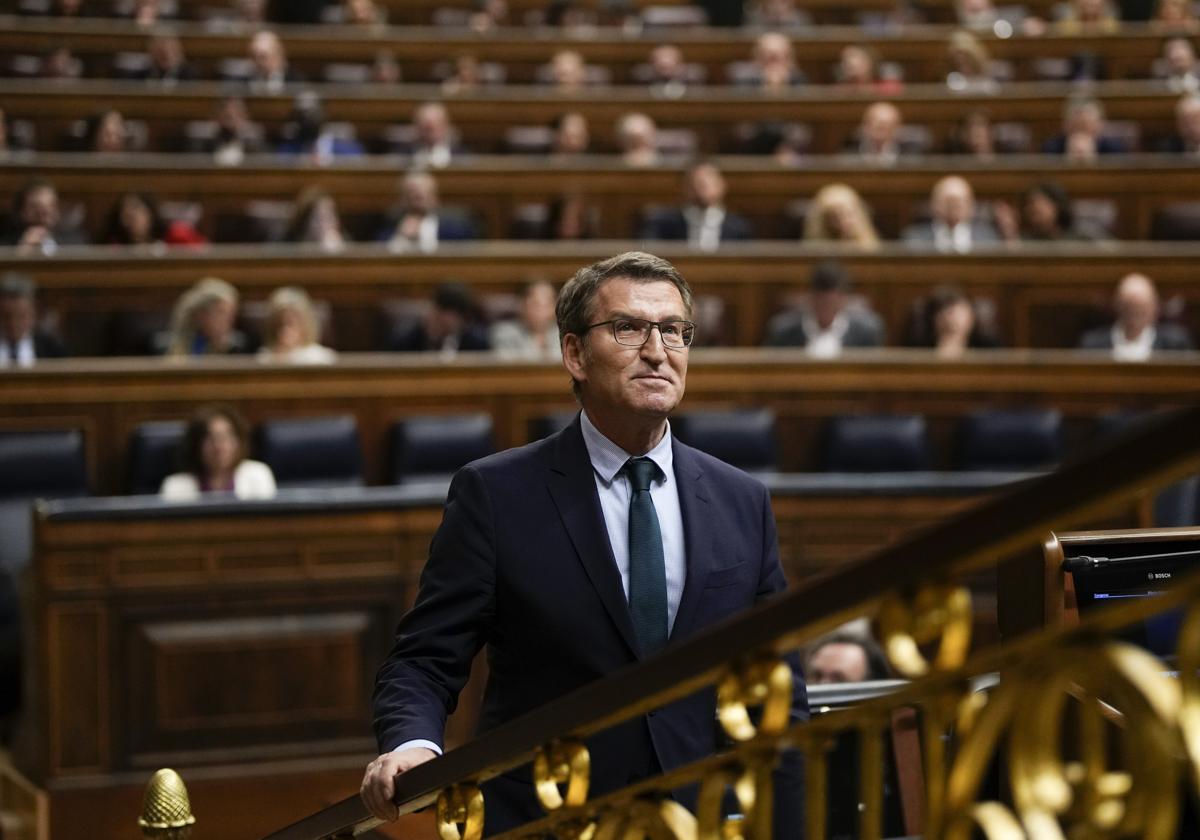 Feijóo regresa a su escaño tras intervenir este martes en el Pleno del Congreso.