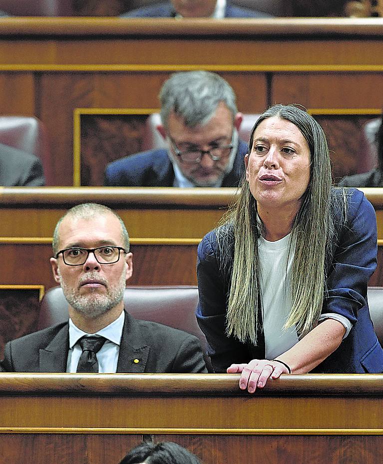 Los diputados de Junts Josep María Cruset y Miriam Nogueras