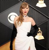 Taylor Swift hace historia al recibir su cuarto premio al álbum del año en los Grammy