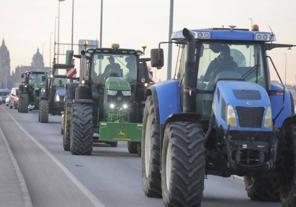 Los camioneros se suman a la ola de movilizaciones del campo y convocan paro indefinido