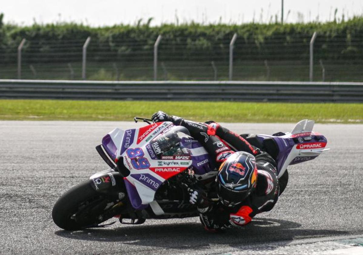 Jorge Martín, durante la primera jornada de test en Sepang.