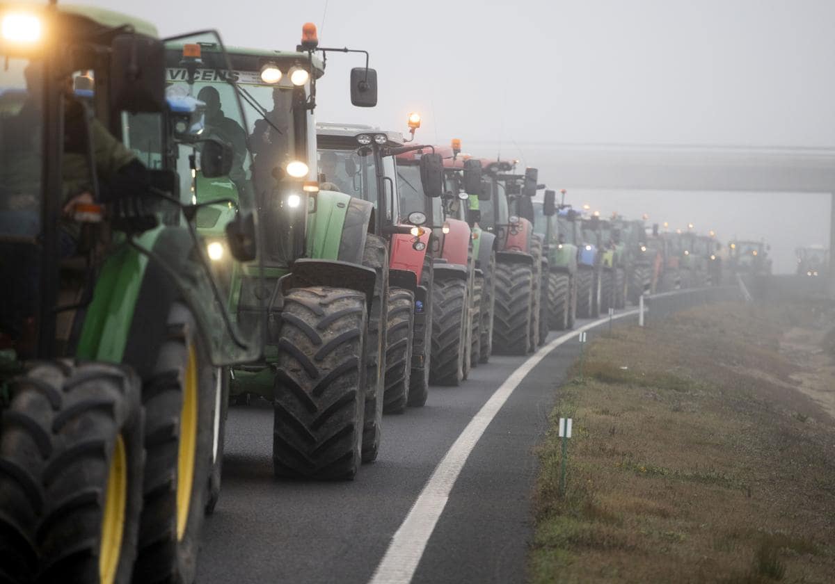 Farmers redouble pressure on the Government on its second day of blockades