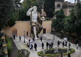 Roma cuenta con la reproducción de la gigantesca estatua del emperador Constantino.