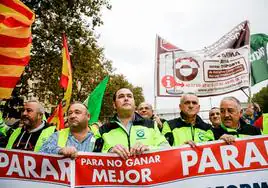 Manuel Hernández, líder de Plataforma para la Defensa del Transporte, manifestándose en Madrid en 2022.