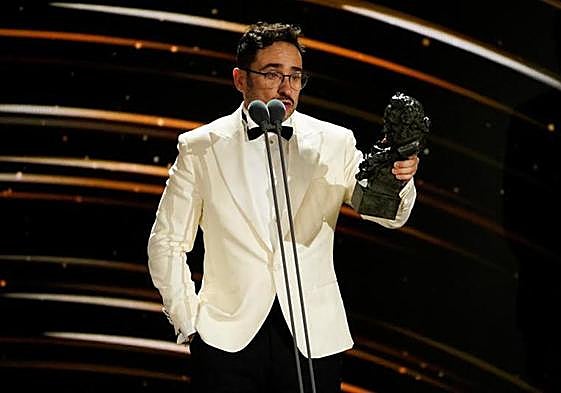 J. A. Bayona, director de 'La sociedad de la nieve', la gran triunfadora de los Goya.