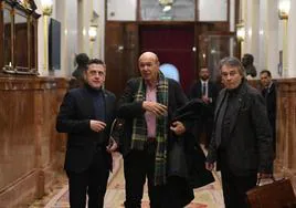 El diputado de ERC, Jordi Orobitg; el diputado de Junts, Jordi Munell García y el diputado de los comuns, Joan Carles Gallego Herrera