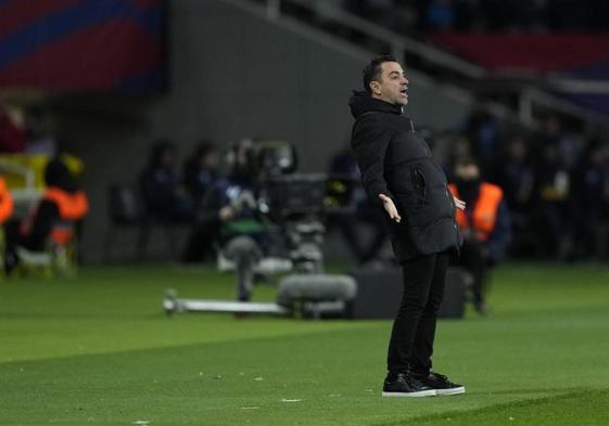 Xavi Hernández, en un momento del partido del Barça ante el Granada.