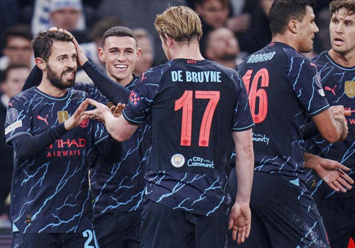 Los jugadores del City celebran el gol de Bernardo Silva.