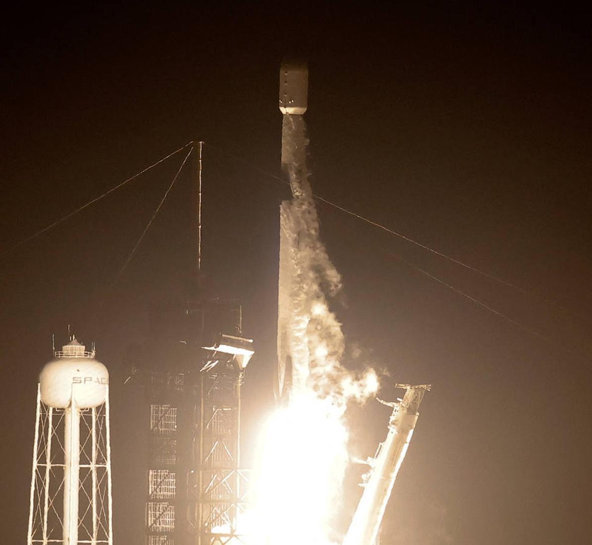 El cohete ha despegado desde el Centro Espacial Kennedy.