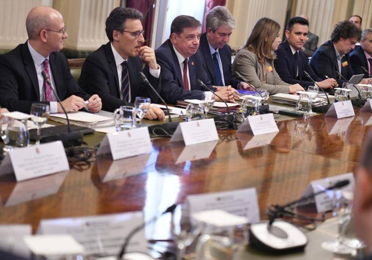 El ministro de Agricultura, Luis Planas, en la reunión del Observatorio de la cadena alimentaria, este miércoles.