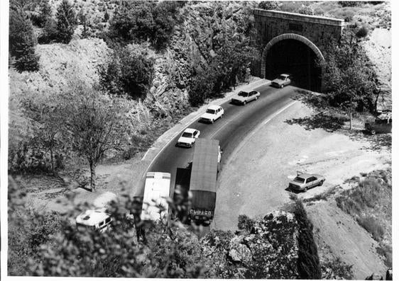 Parte del antiguo tramo de la N-IV en Despeñaperros que el Ministerio de Transportes quiere recuperar para uso recreativo.