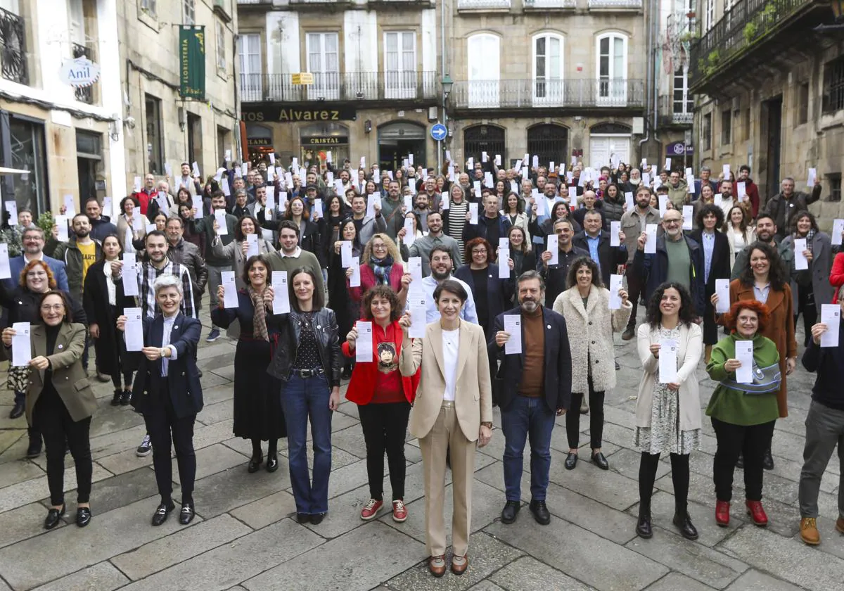 La candidata del BNG, Ana Pontón, a las elecciones gallegas junto al resto de miembros de su formación