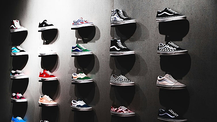 Pisa fuerte y cómodo con estas zapatillas Vans