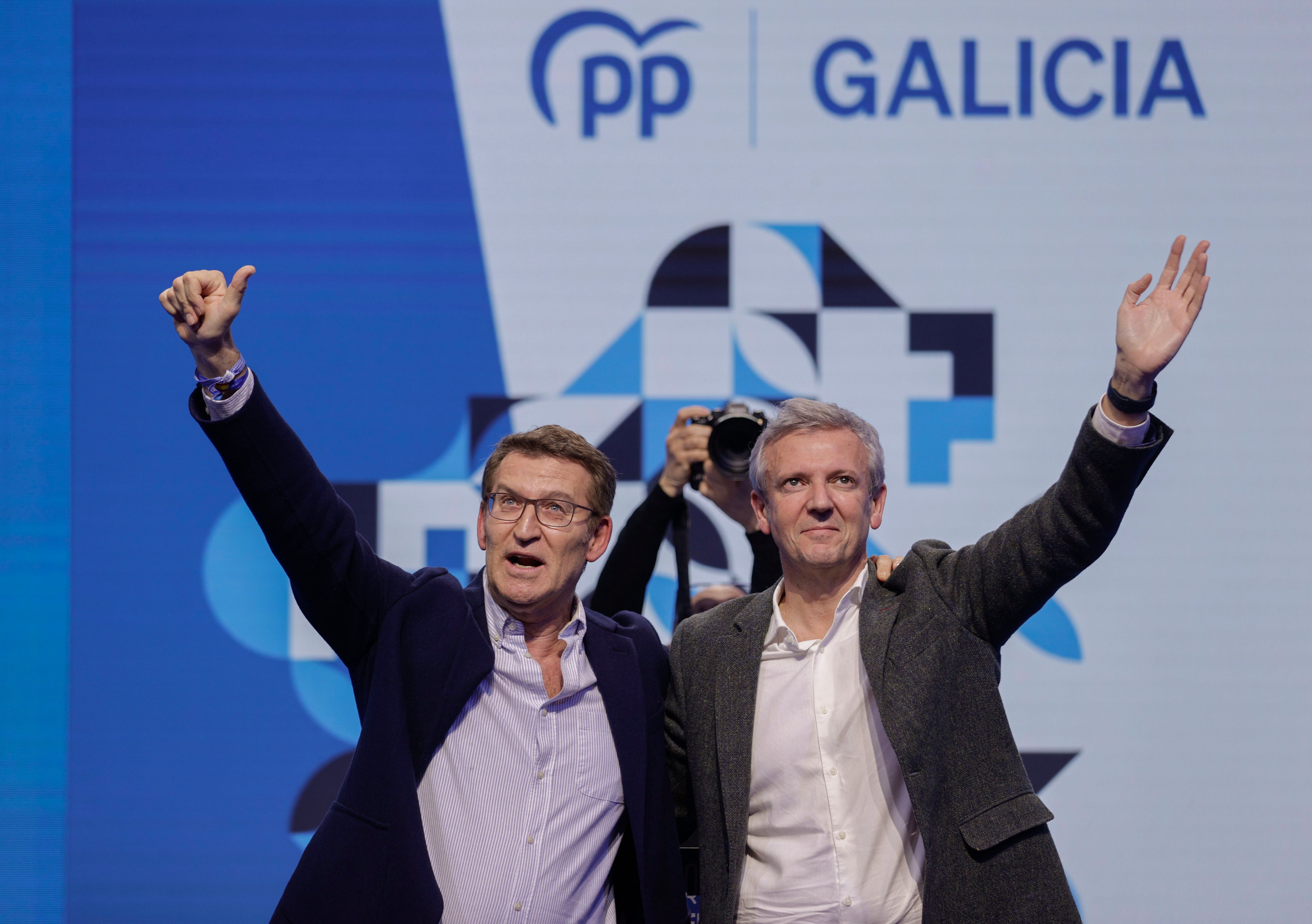 Feijóo y Rueda, participan en el cierre de campaña del candidato popular, este viernes en A Coruña.