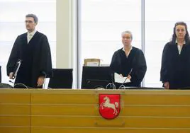 Los magistrados, en el inicio de la vista judicial este viernes en la Audiencia de Braunschwieg.