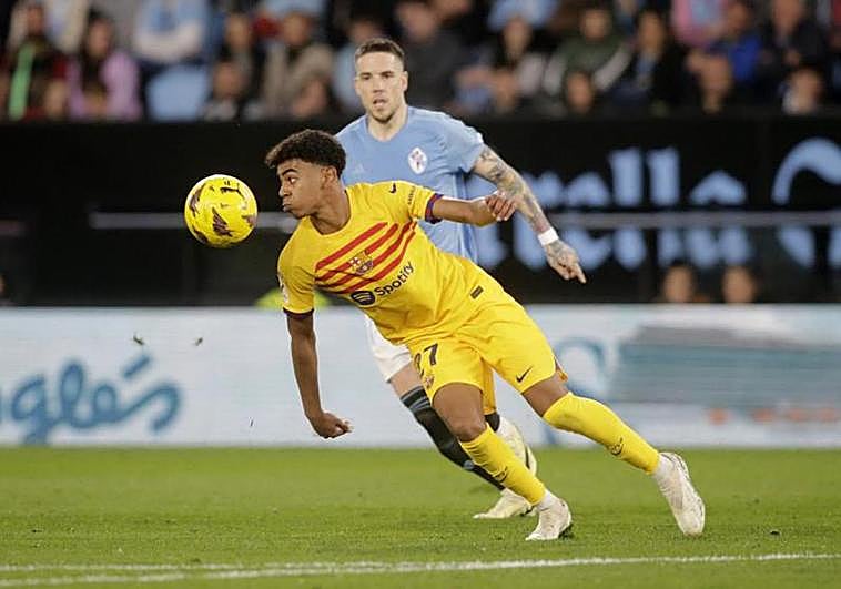 El Barça salva los muebles con un penalti en el descuento