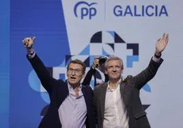 Alberto Núñez Feijóo y Alfonso Rueda durante el cierre de campaña del PP en La Coruña.