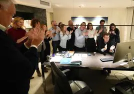 Alberto Núñez Feijóo y el comité de dirección del PP felicitan por videollamada a Alfonso Rueda.