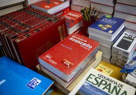 Varios diccionarios en una librería