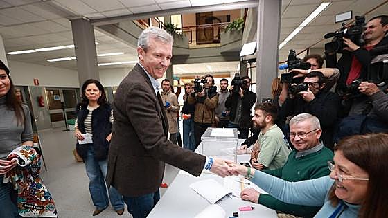 El voto rural permanece fiel al PP y el urbano rubrica su victoria en Galicia