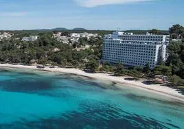 Hotel Meliá en Cala Galdana, en la isla de Menorca.