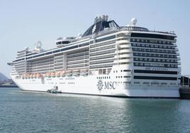 Un barco de MSC Cruceros en el puerto de Getxo.