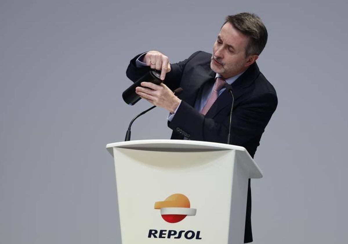 Repsol promete inversiones millonarias tras el cambio del impuesto que les «ataba las manos»