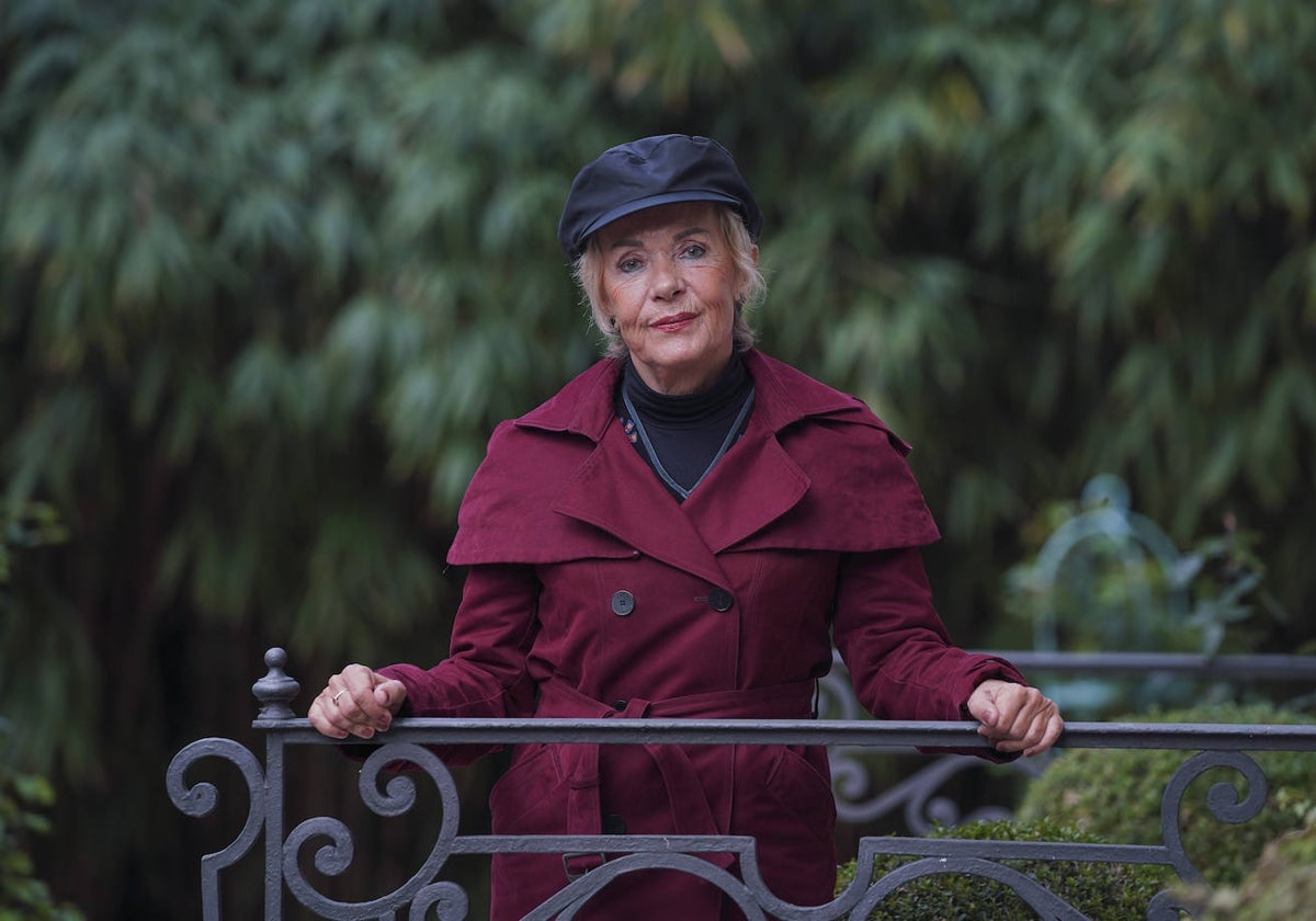 Monika Zgustova, en el jardín un hotel madrileño.