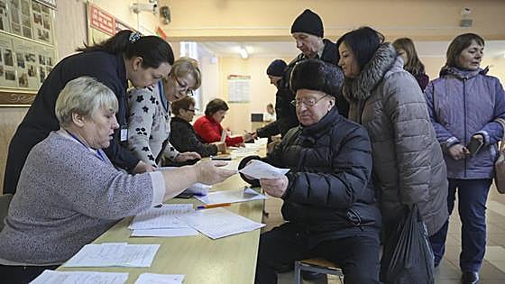 Bielorrusia acude a votar sin rastro de la oposición, que llama a boicotear las elecciones
